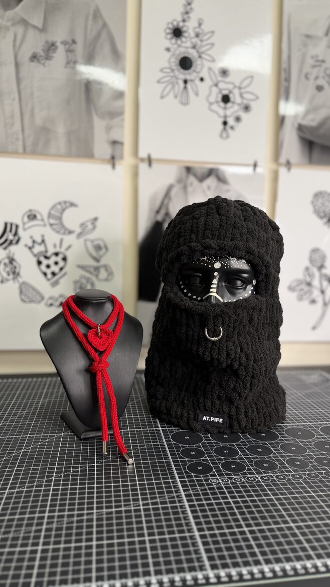 Adult set "69" PUFFY BALACLAVA & NECKLACE HEART